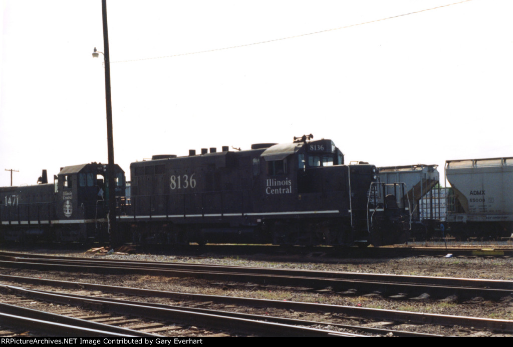 IC GP10 #8136 - Illinois Central